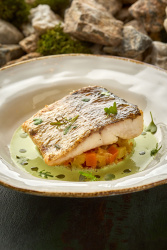 Муксун на подушке из овощей