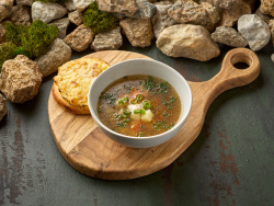 наваристая уха из двух видов рыб