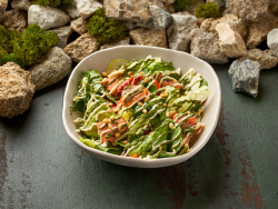 салат с кижучем на гриле  с еловым соусом