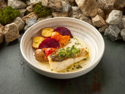 Судак с печеными овощами