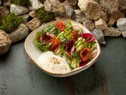 салат с неркой слабой соли и сливочном соусом